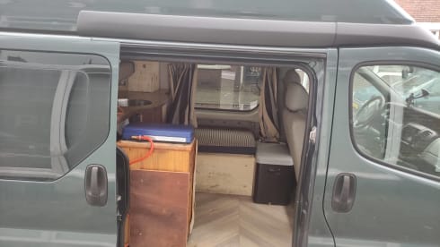 Bussie/rustig aan wagen – 2p Renault bus from 2003: For sporty wind campers