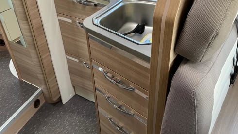 Camper.4000 – Luxury camper - Adria Matrix M 670SC (5 seats)