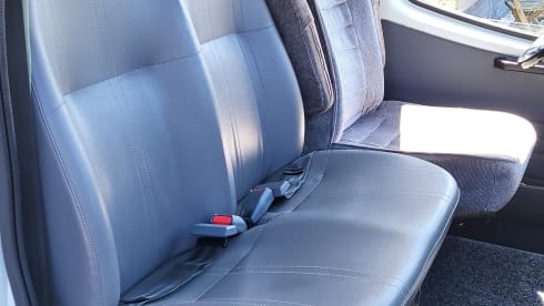 4 person 2.5l Ford transit alcove camper, completely renovated!