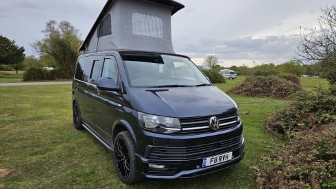 Betty – VW Campervan 4 Berth - Great looking van, cosy living space