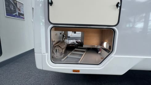 5 berth immaculate Ford Roller Team 747 Automatic new to hire October 2023