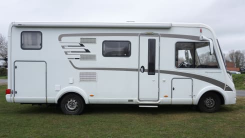 Kap – 4 person Hymer integrated with length beds!