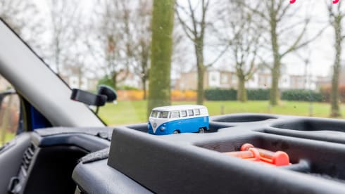 Foelie – 4p Volkswagen campervan uit 2002