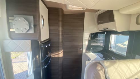 Louis – 4p McLouis 473G semi-integrated from 2024 Ford automatic 170 hp