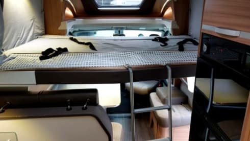 Camper 5 persoons, lengtebedden, airco, fietsendrager. – Wohnmobil 