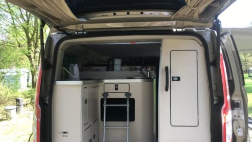 Luxury and complete bus camper - Ford Nugget Westfalia with lifting roof