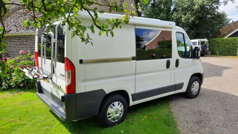 La Route Nouvelle  – Minibus Peugeot 2 places de 2016