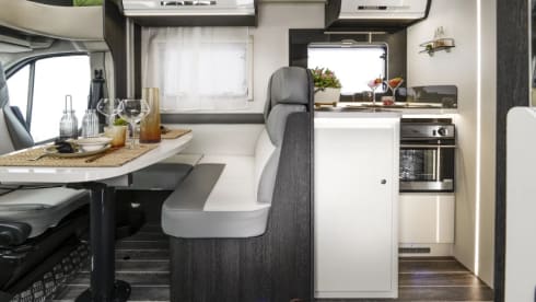 L2R – Comfort 2-4 berth, free WiFi & insurance 