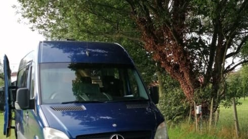 Tag – 2 berth Mercedes-Benz bus from 2007