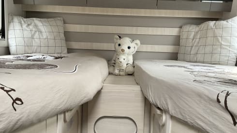 4p Challenger semi-integrated model 2023-limited edition