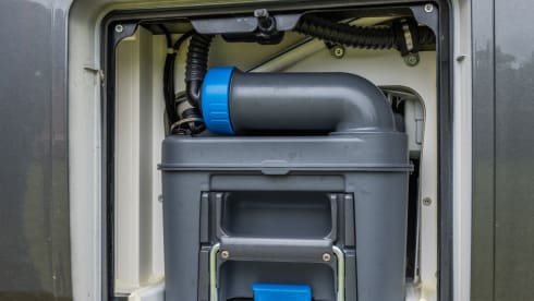 4-person VW GRAND CALIFORNIA automatic WITH AIR CONDITIONING, shower and toilet 