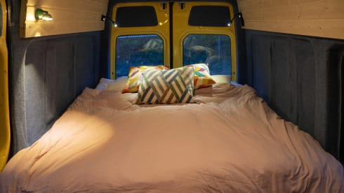 Ivan – 3-sitziger Mercedes-Benz Bus aus dem Jahr 2011