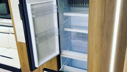 Pioneer – Pioneer - 5 Berth Motorhome 