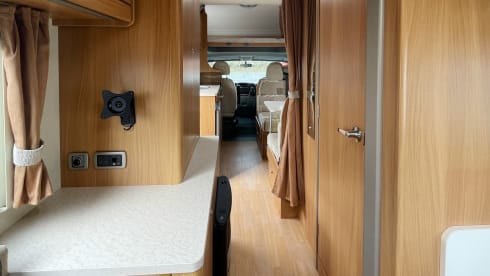 Oliver – Superb 6 berth Swift Motorhome