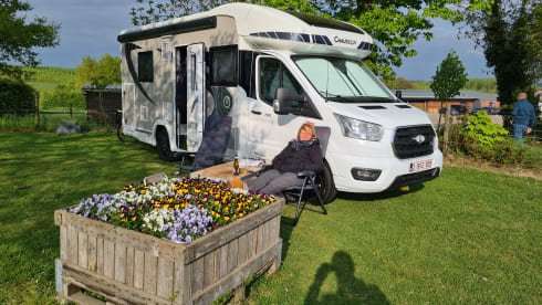 New/cozy fully equipped camper with spacious living room