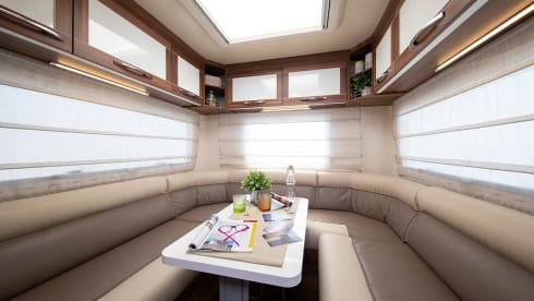 Jenny – 6 berth automatic Rollerteam 747