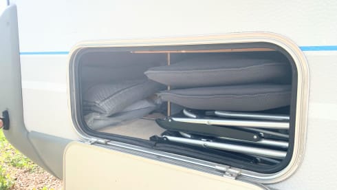 FamilyTime – 5p Knaus semi-integrated from 1996