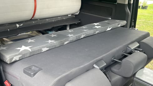 Tom – 4-person Volkswagen campervan from 2006