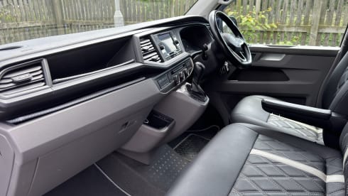 The Grey – 4 berth Volkswagen T6.1 Luxury campervan 