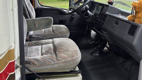The Sassenach – Peugeot J5 Maess semi-integrated uit 1993