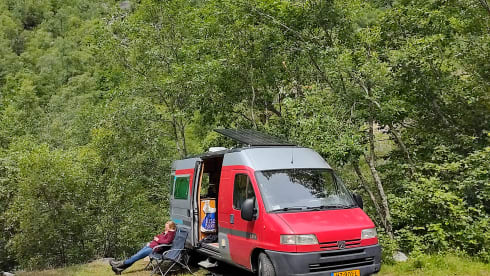 2p Peugeot campervan uit 1998