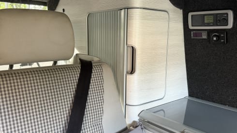 Off-grid – VW T5 GP 2013 met California Interieur
