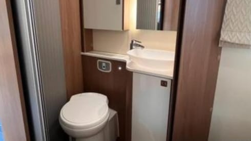 Jelle  – 4pers burstner semi-integrated with queen bed