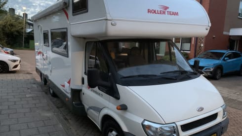 Nette 6-persoons familiecamper (Ford Granduca 77)