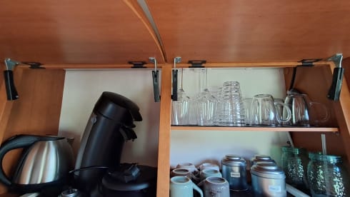 Cozy, fully equipped 4-person semi-integrated camper.