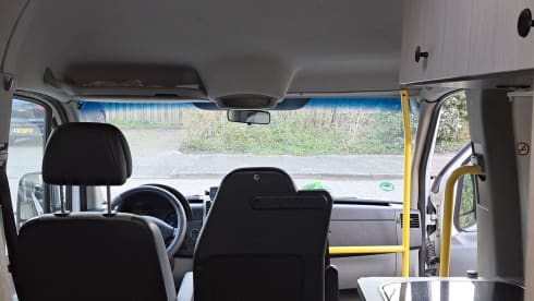 Comfortabel slapen 210x180 bed. En dwarsbed kinderen – 4-seater Mercedes-Benz bus from 2008
