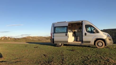 Juan de Jumper – Karakteristieke zelfbouwcamper te huur