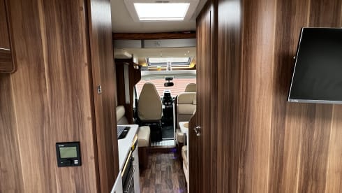 Rewind – Escapade familiale de luxe : camping-car moderne à 6 couchettes prêt pour l'aventure !