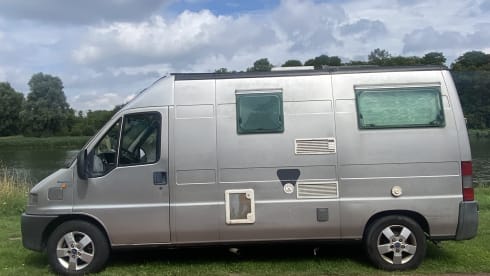 Albano – 2p Fiat campervan uit 2001