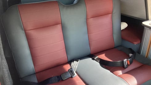Guus (dan denk je aan brabant) – Red and white Volkswagen T5