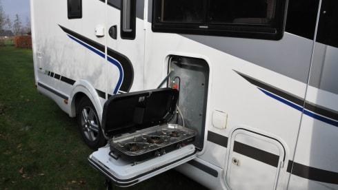 Camper LEVEL SYSTEM automatically levels