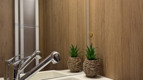 2023- 6 berth Roller Team 747