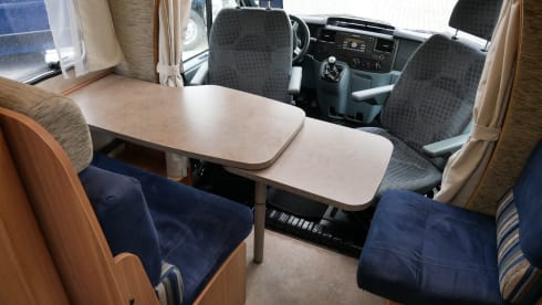 Chausson Flash 16, 4-person, longitudinal beds, pull-down bed!!