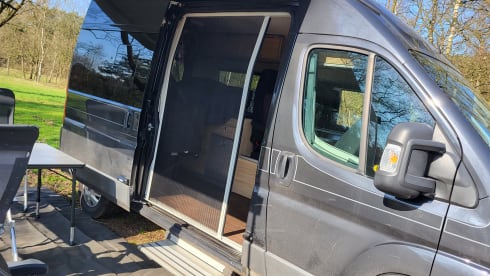 Buszz – Hymer RIo '14, 4 seater/2 bedroom. Compact, surprisingly spacious