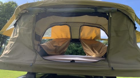 Happy Bimmer Rooftop Tent – Reliable BMW 740d with very large Thule roof tent and complete inventory