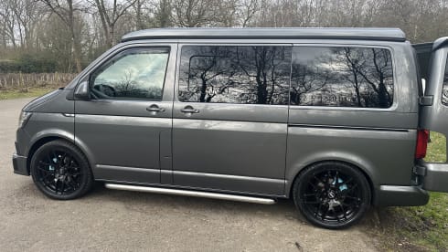 Camper van Dijk – 4 berth Volkswagen Transporter Pop Top Camper