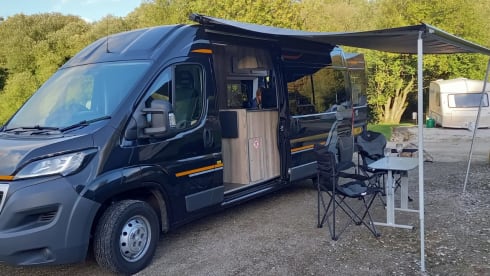 Pippa – 2 berth Peugeot campervan.