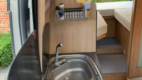 Luigi – La Strada Avanti EB: compact motorhome with twin bed and all the comforts