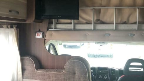 Louis, Camper to Go – Luxurious, spacious and comfortable Mc Louis Glamys 14, air conditioners, bunk beds
