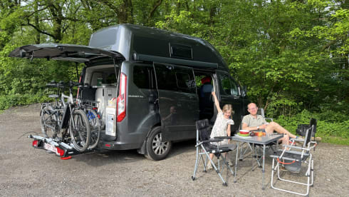 D'eropuit – New campervan Ford Nugget Plus with high roof - 4 people