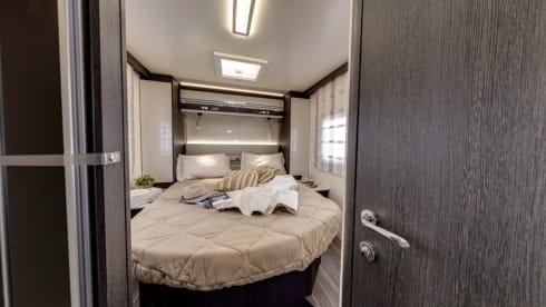 Wayfarer II – 5 berth - RollerTeam Zefiro 696 - 2026