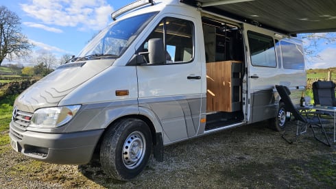 Beresford – 2 berth Mercedes-Benz campervan