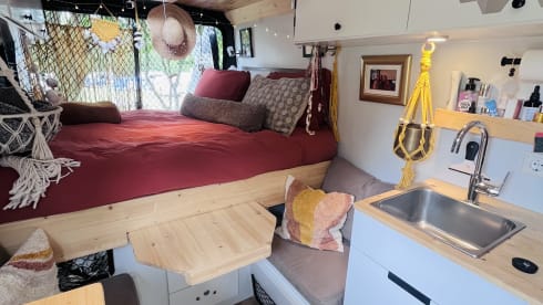 All-in Off-grid Camper bus