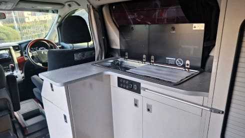 VEL – Toyota campervan met 2 slaapplaatsen uit 2009