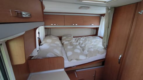 Benimar Tessoro 400, 4 persons, 2012, semi-integrated