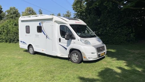 3p. Compact, complete and comfortable Sunroof Dethleffs semi-integrated.